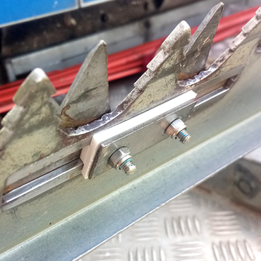 3D printed sliding plates in mowing machines