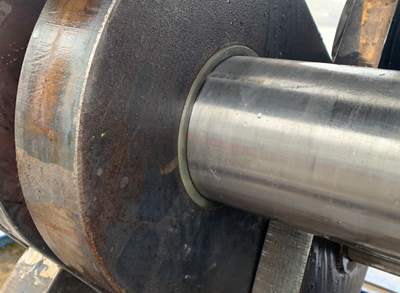 igutex TX1 plain bearings in A-frame pivoting kinematics