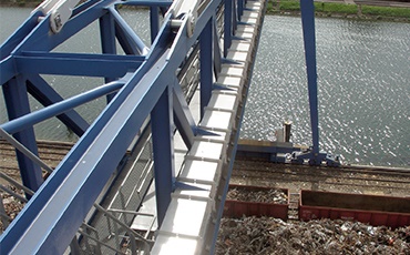 Scrap handling gantry crane