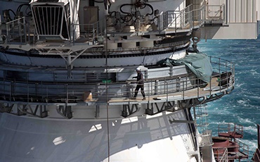 Heavy duty ship cranes