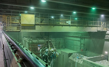Waste bunker in a waste incineration plant