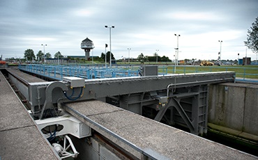 Lock gate