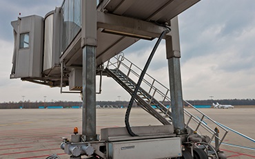 Passenger boarding bridge