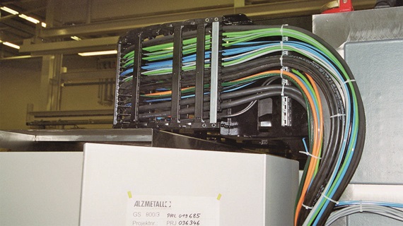 Energy chain with chainflex cables