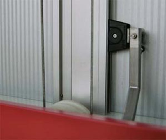 Energy chains in use at extremely low temperatures