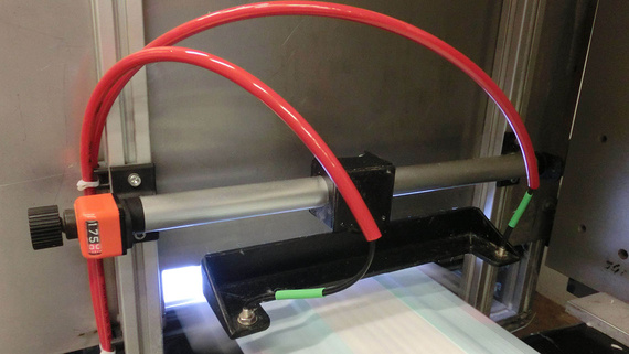 Single-tube linear axes in nappy production plants