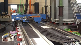 Machine tool with energy chain