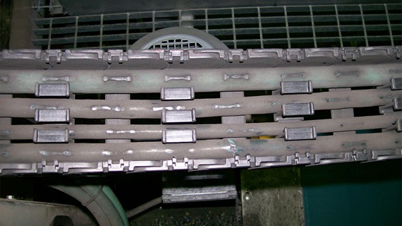 Jacket damage at chainflex cable