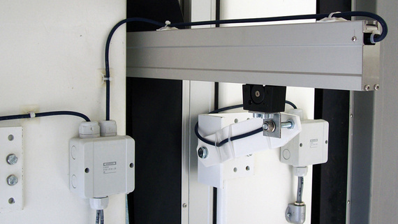 Security bar at gate systems