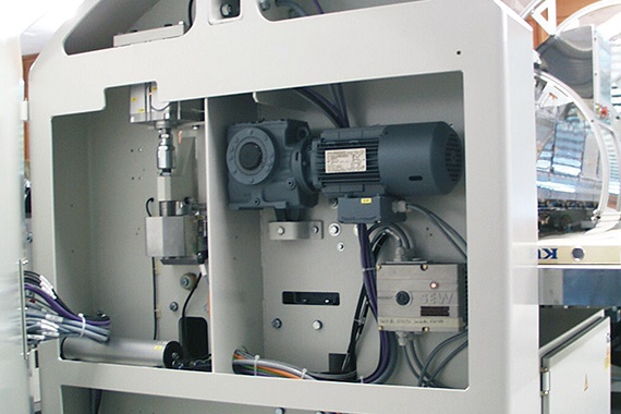 Drive of the pressure beam bearing of a veneering machine of Heinrich Kuper GmbH