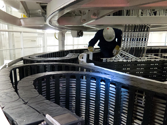 Rotary module, interlocking energy chains