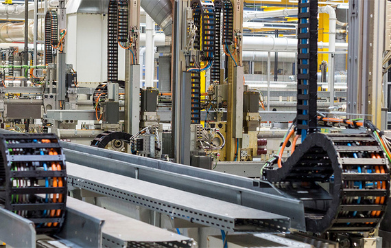 If a chain breaks, the machine is stopped automatically to prevent subsequent damage.