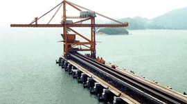 Bulk handling cranes