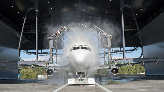 De-icing aircraft