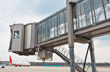 Passenger boarding bridge