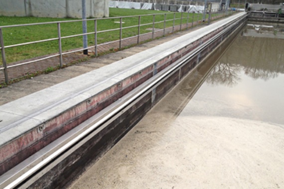 Scraper bridge in primary clarifier