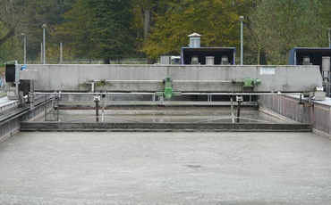Scrapers in a preliminary settling basin
