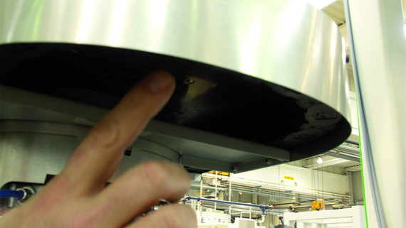 Energy chain in the pivoting gripper