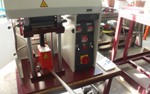 View on laboratory presses with four-column unit