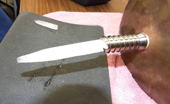 Ice melting probe with ice core