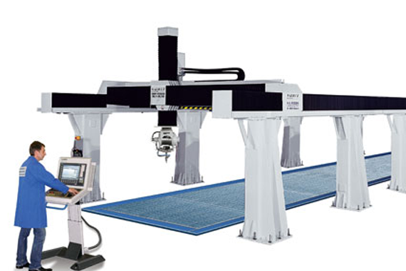 Energy chain guidance in water-jet cutting machine