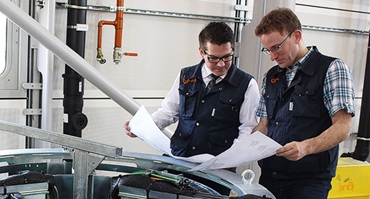 Product experts in conversation