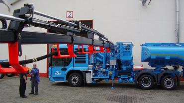 Airfield fuel tanker