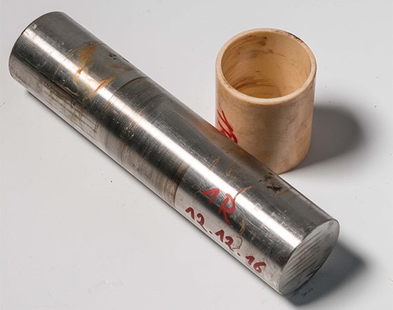 iglidur J plain bearings on soft stainless steel shaft