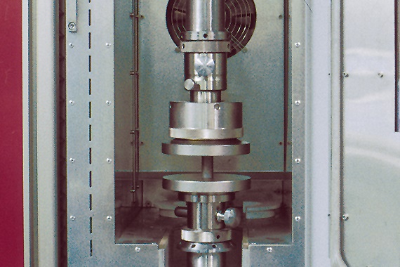 Material tests are possible up to +250°C.