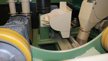 Grinding machine for wooden barrels