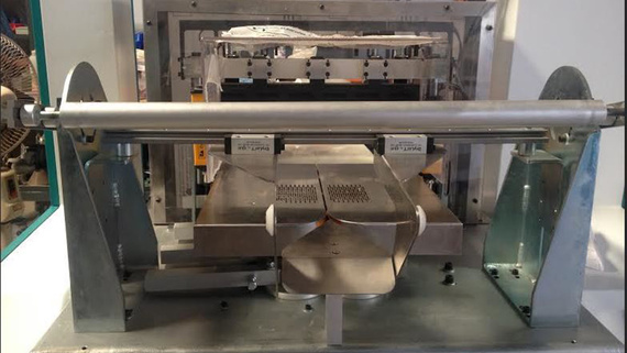 Film packaging machine for fruit and vegetables