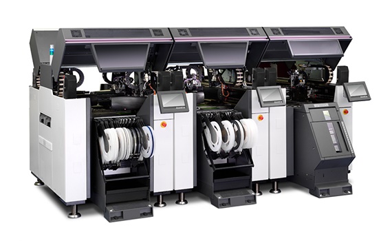 Pick and place machine