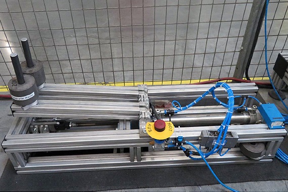 Test rig for linear long stroke