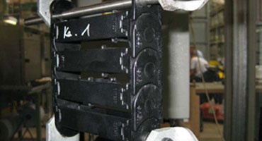 Oil test with energy chains