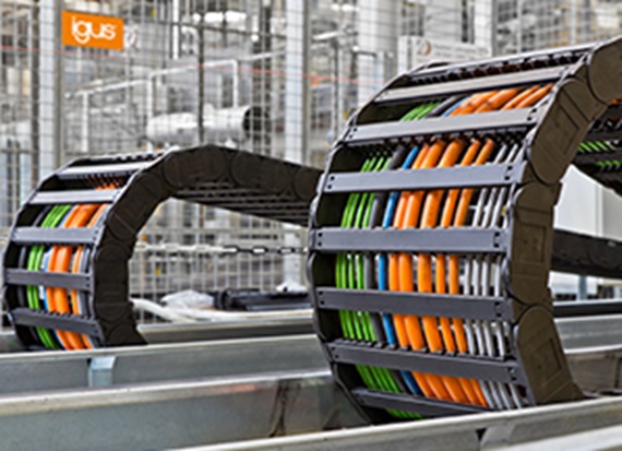 e-chains with cables in the test laboratory