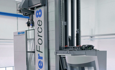 Weight-saving energy chains in a milling machine for bicyles